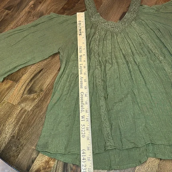 NO BOUNDARIES SIZE M V-NECK COLD SHOULDER 3/4 LENGTH BELL SLEEVE CROCHET BOHO - Picture 10 of 10